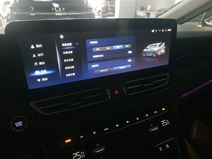 Фото 13 - Hongqi HQ9