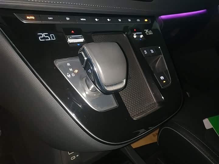 Фото 14 - Hongqi HQ9