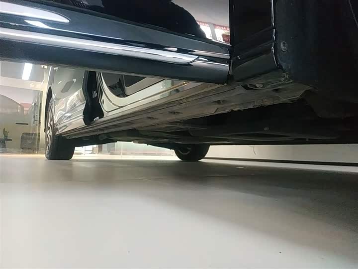 Фото 21 - Hongqi HQ9