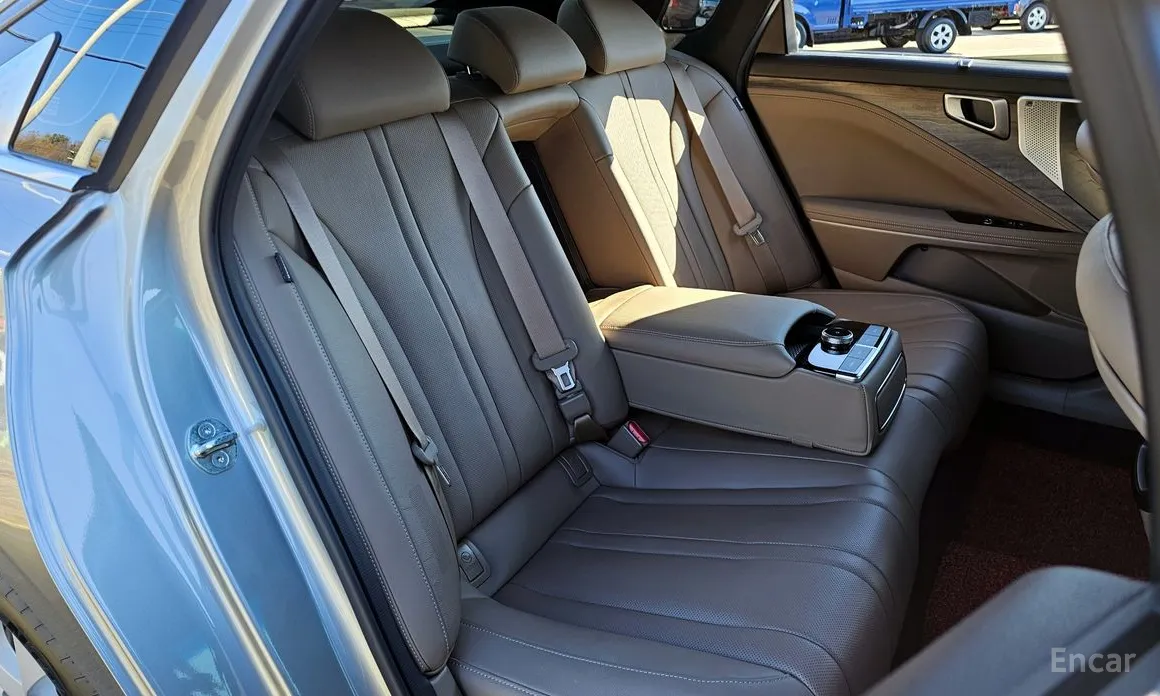 Фото 12 - Kia K8