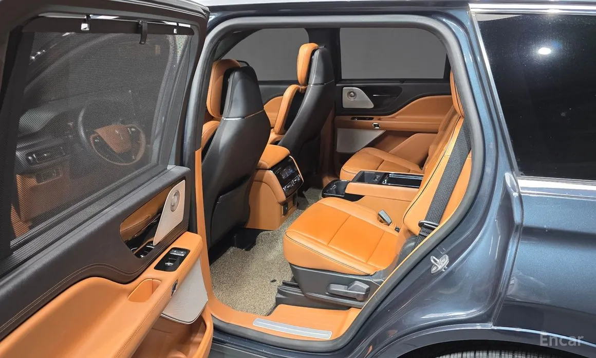 Фото 11 - Lincoln Aviator