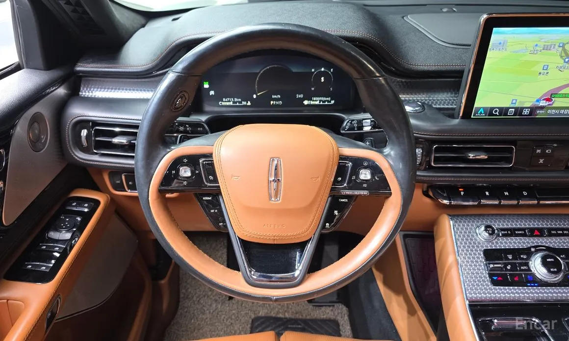 Фото 13 - Lincoln Aviator