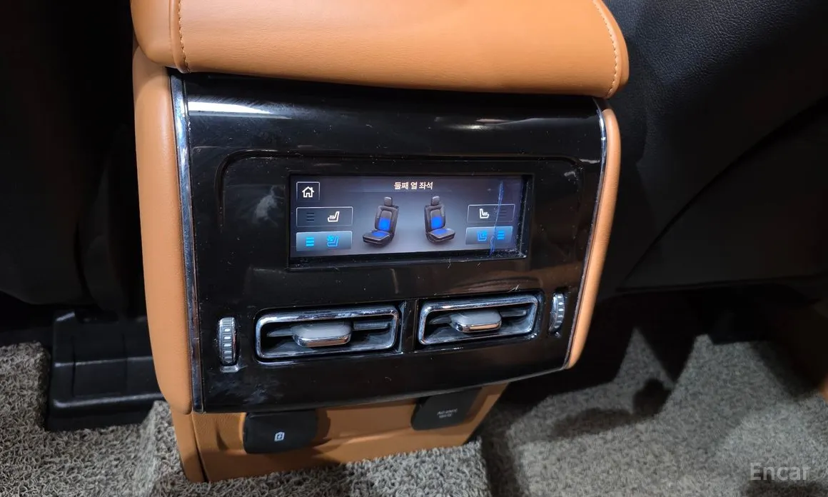 Фото 18 - Lincoln Aviator