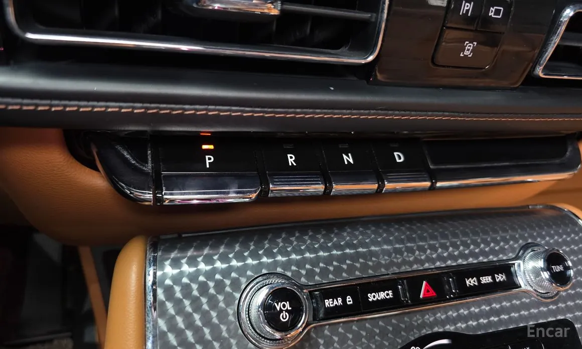 Фото 9 - Lincoln Aviator