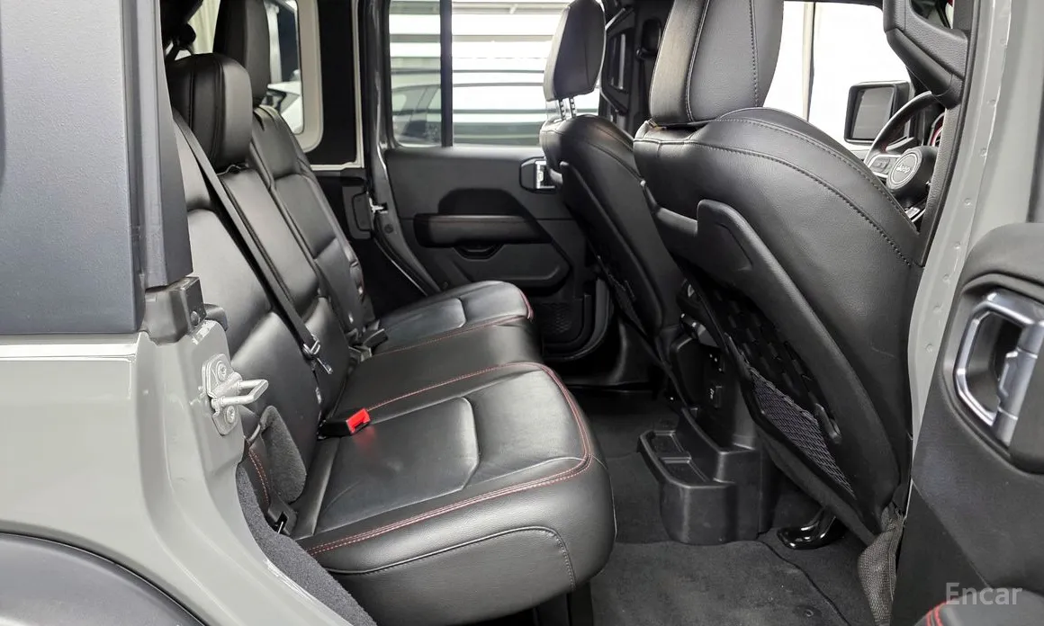 Фото 12 - Jeep Wrangler