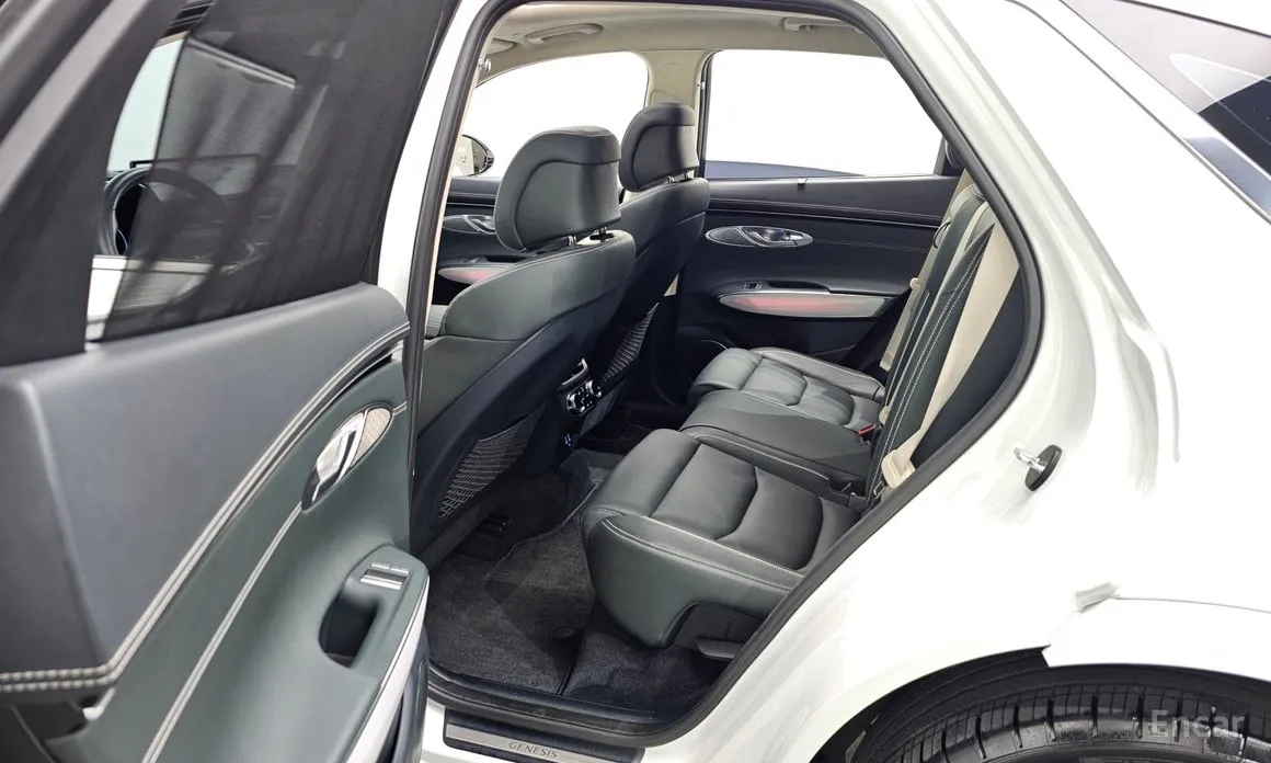 Фото 12 - Genesis GV70