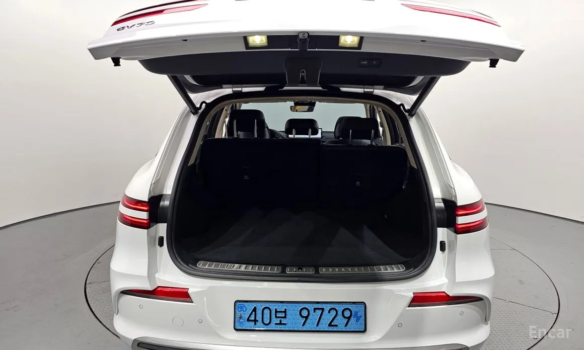 Фото 20 - Genesis GV70