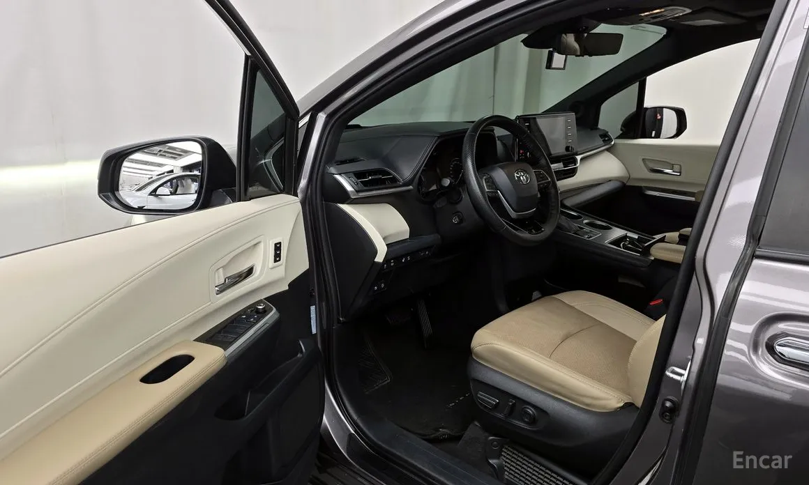 Фото 10 - Toyota Sienna