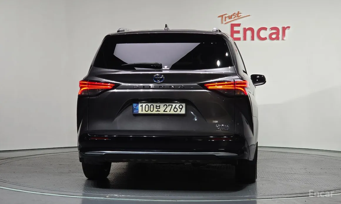 Фото 4 - Toyota Sienna