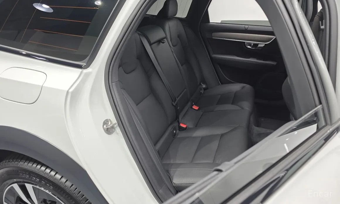 Фото 12 - Volvo V90