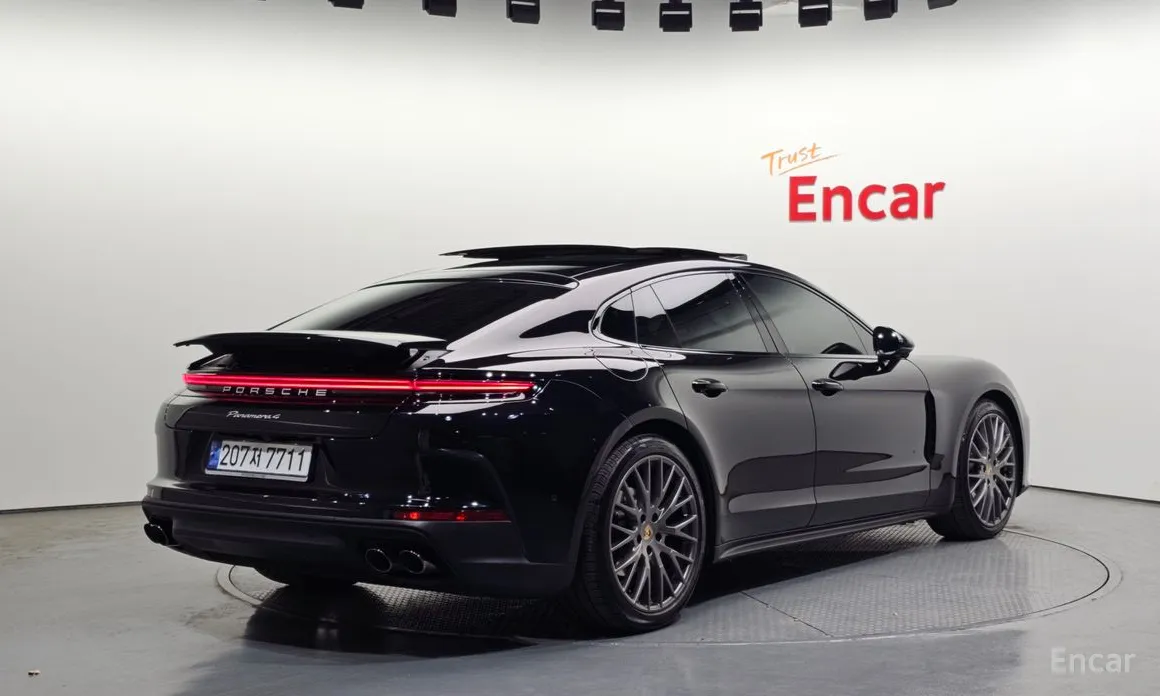 Фото 2 - Porsche Panamera