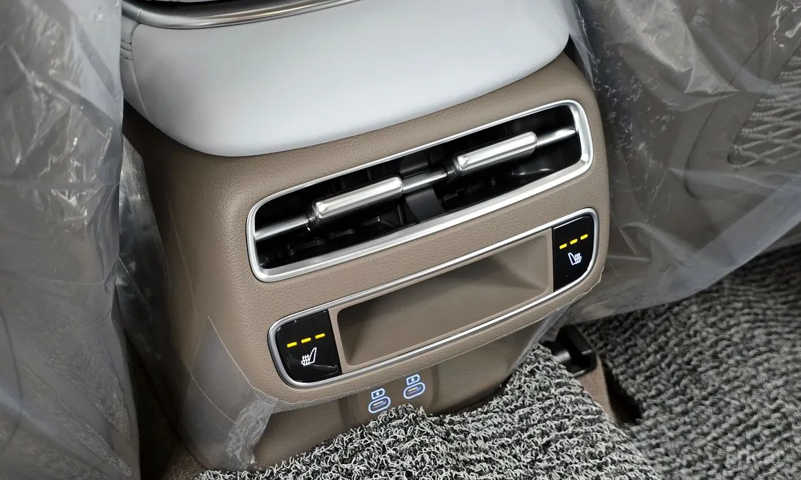 Фото 19 - Genesis GV70