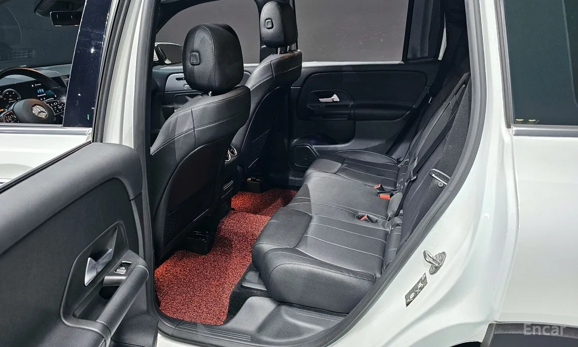 Фото 12 - Mercedes-Benz GLB-Class