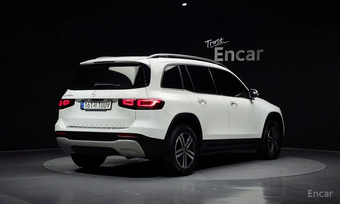 Фото 2 - Mercedes-Benz GLB-Class