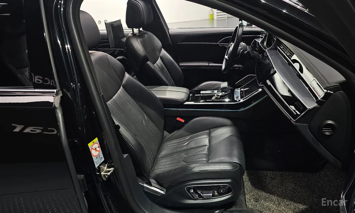 Фото 10 - Audi A8