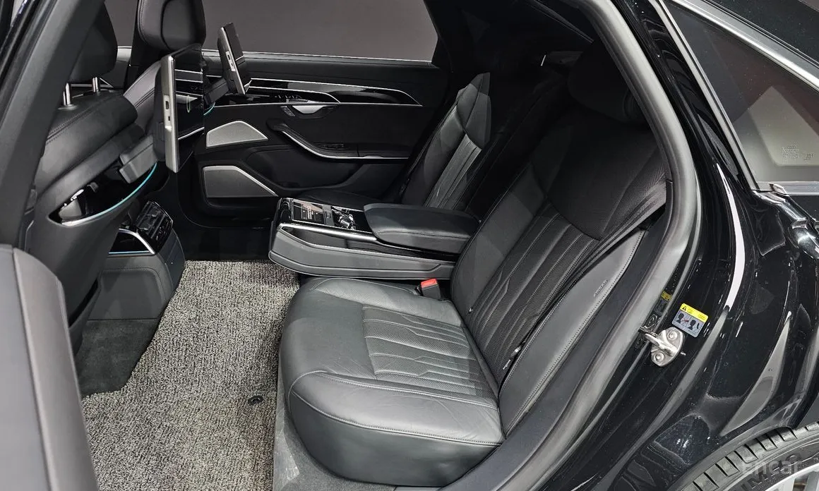 Фото 12 - Audi A8