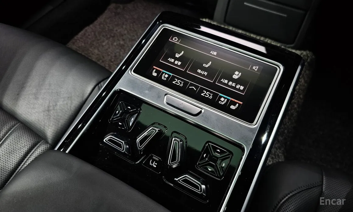 Фото 16 - Audi A8