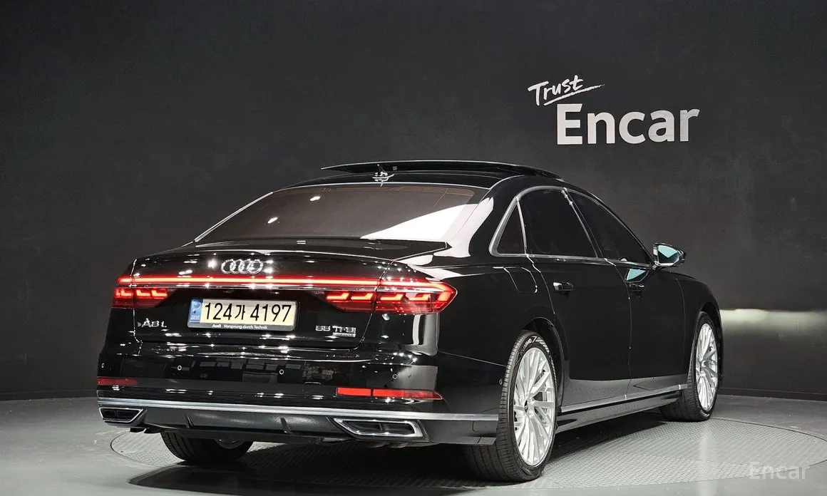 Фото 2 - Audi A8