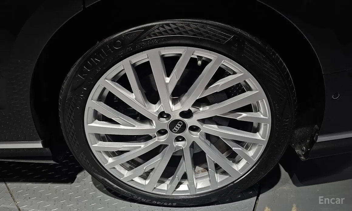 Фото 5 - Audi A8