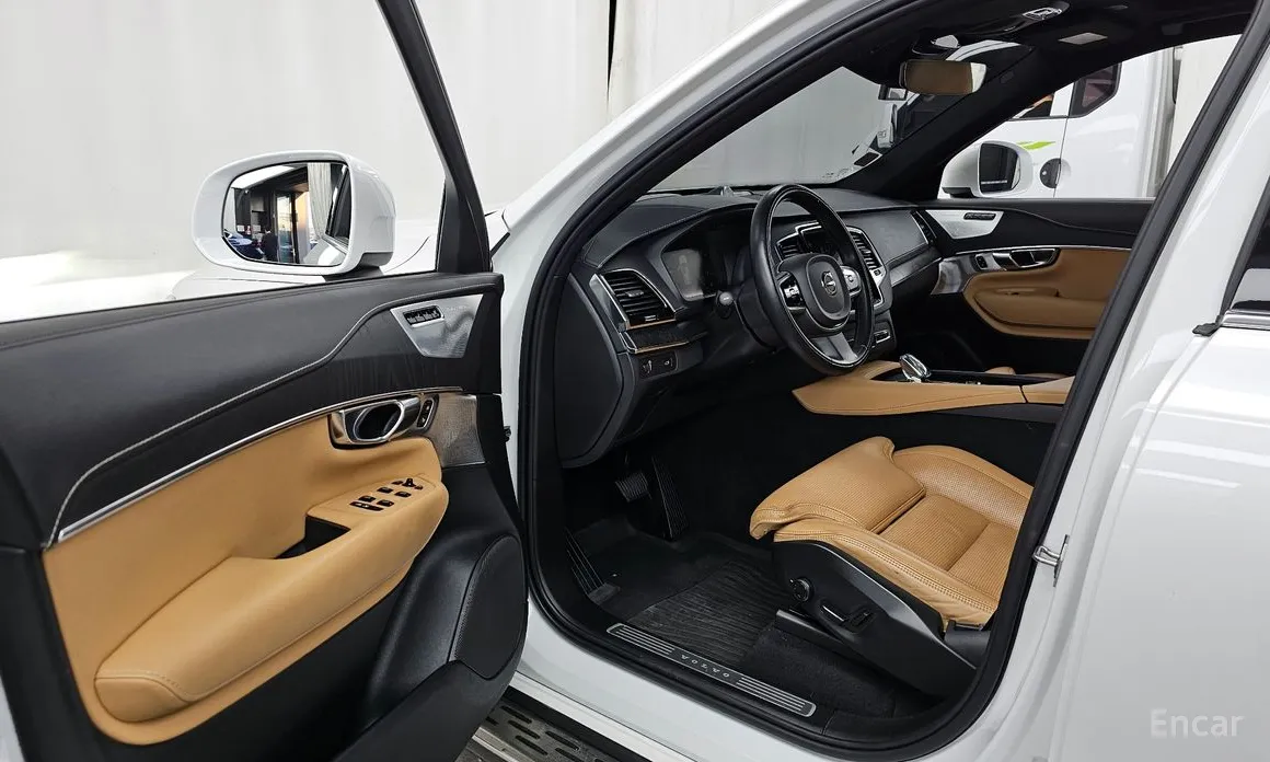 Фото 10 - Volvo XC90
