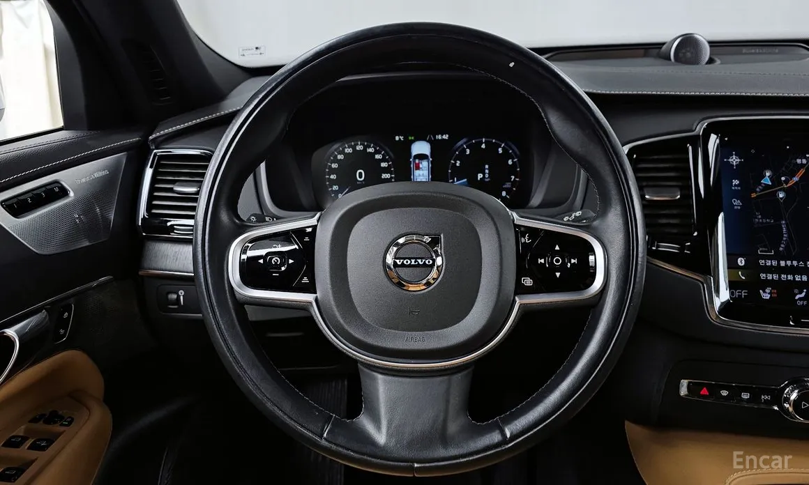 Фото 13 - Volvo XC90