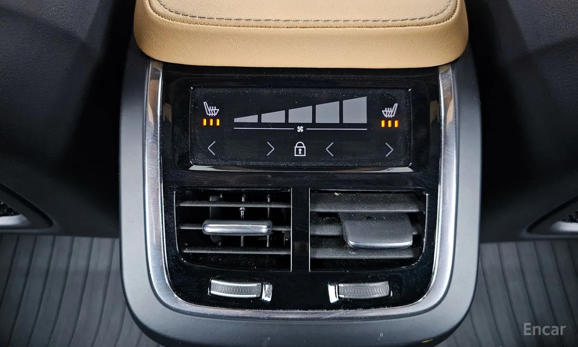 Фото 18 - Volvo XC90