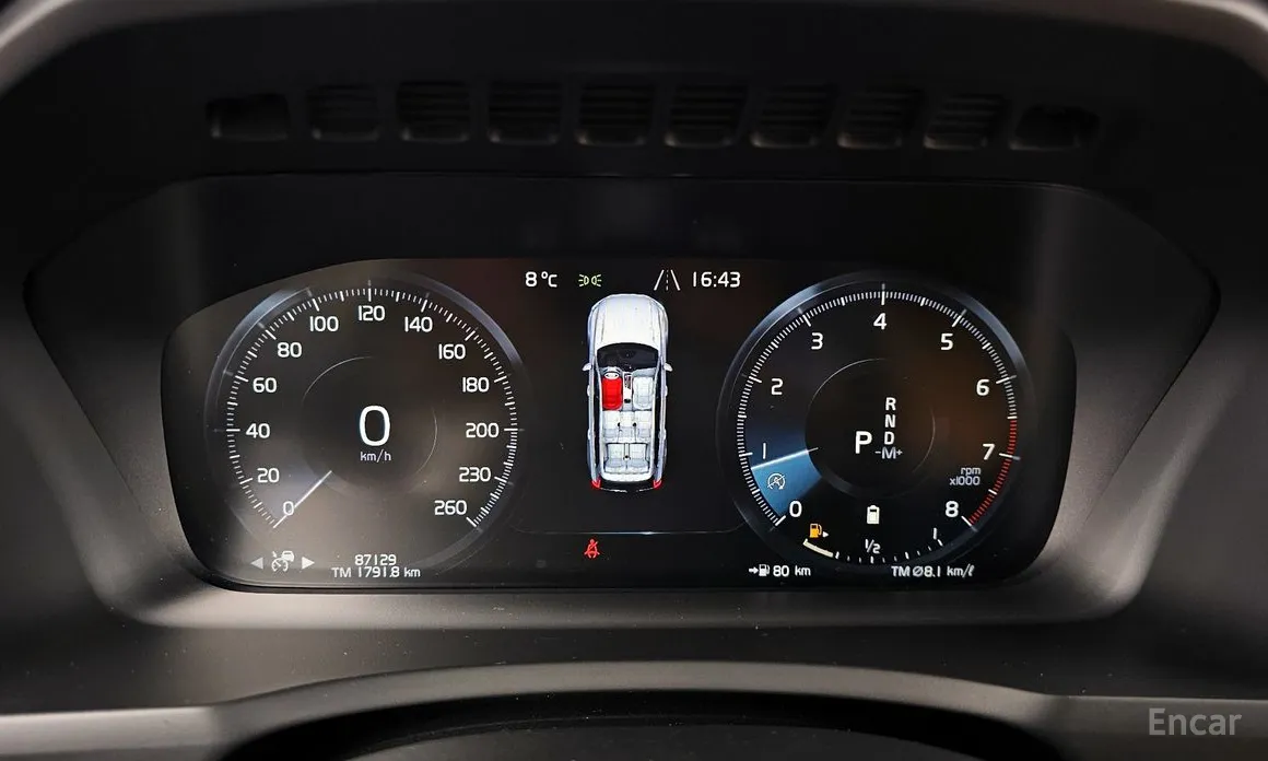 Фото 8 - Volvo XC90