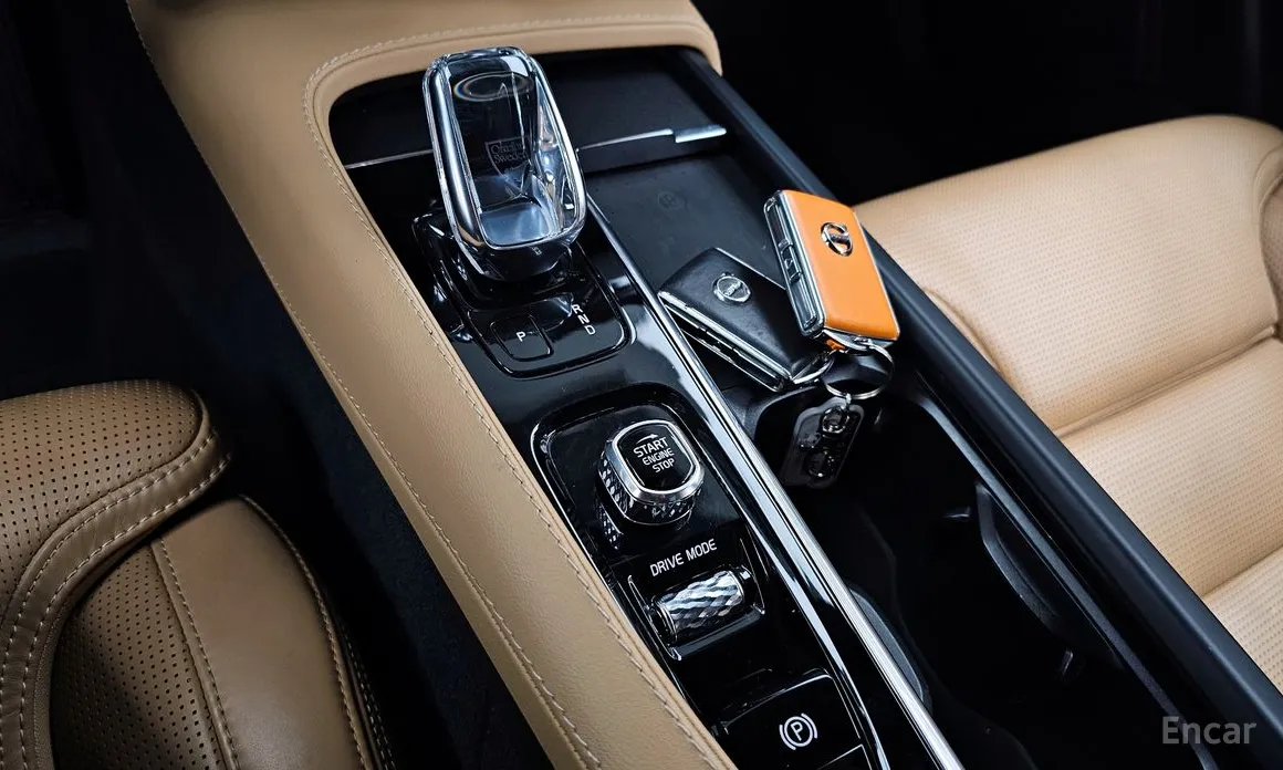 Фото 9 - Volvo XC90