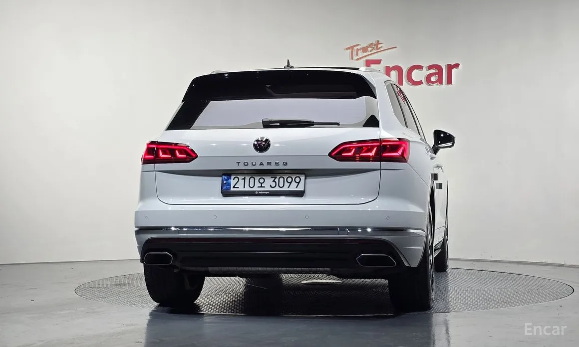 Фото 4 - Volkswagen Touareg