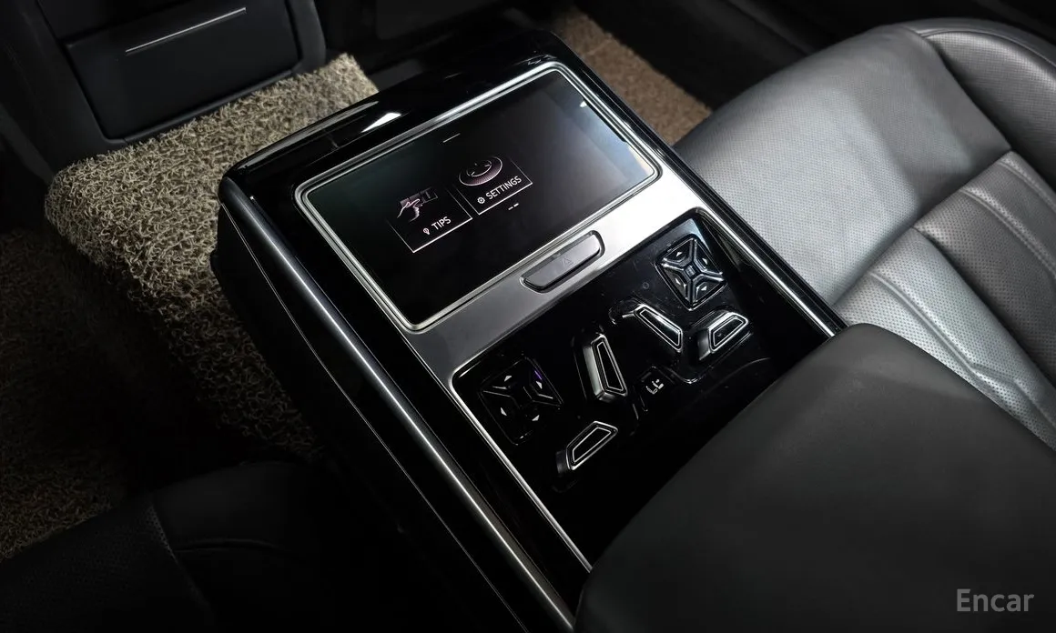 Фото 19 - Audi A8