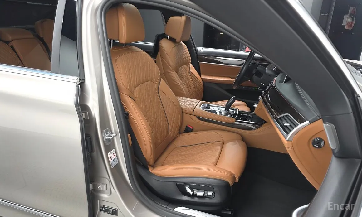 Фото 10 - BMW 7 Series