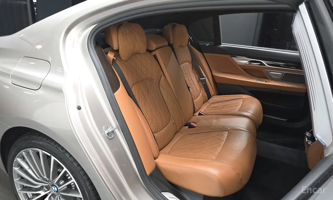 Фото 11 - BMW 7 Series