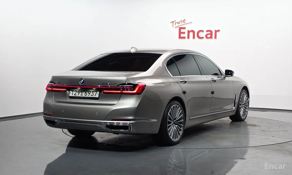 Фото 2 - BMW 7 Series