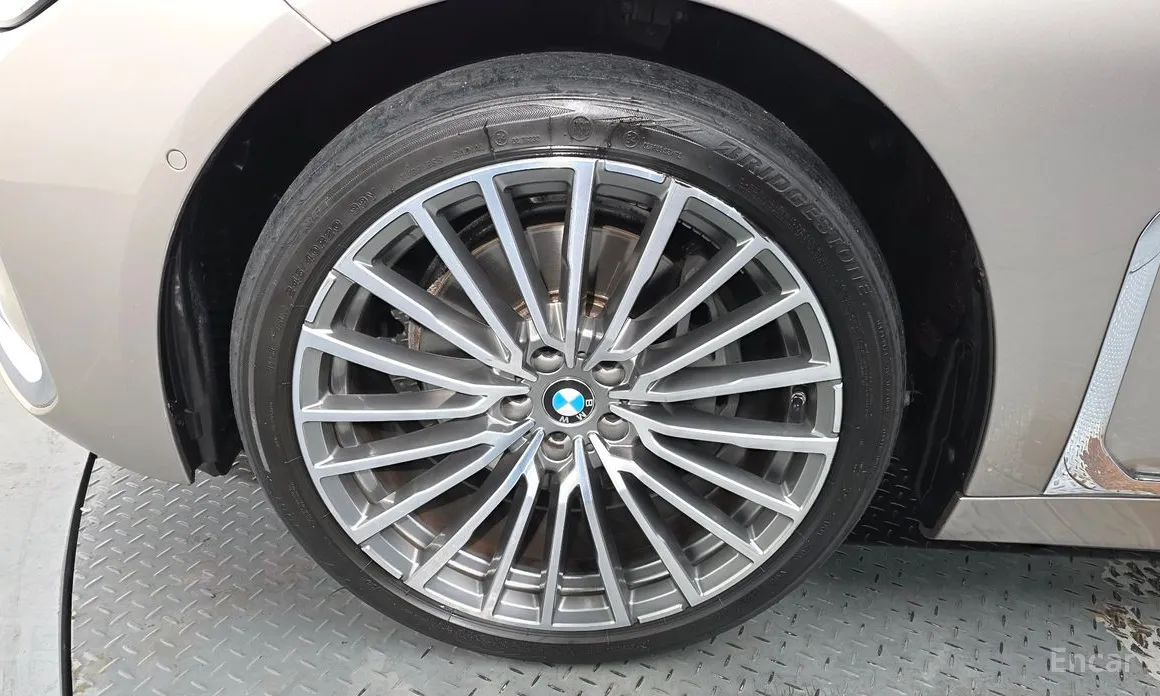 Фото 5 - BMW 7 Series