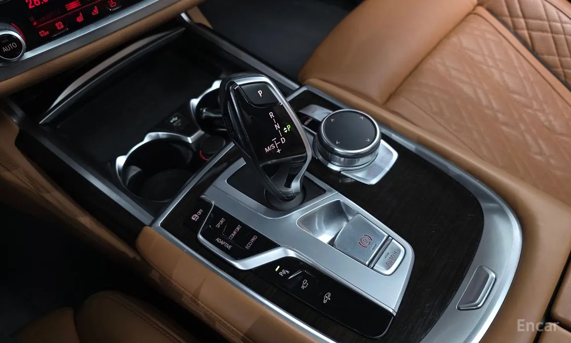 Фото 9 - BMW 7 Series