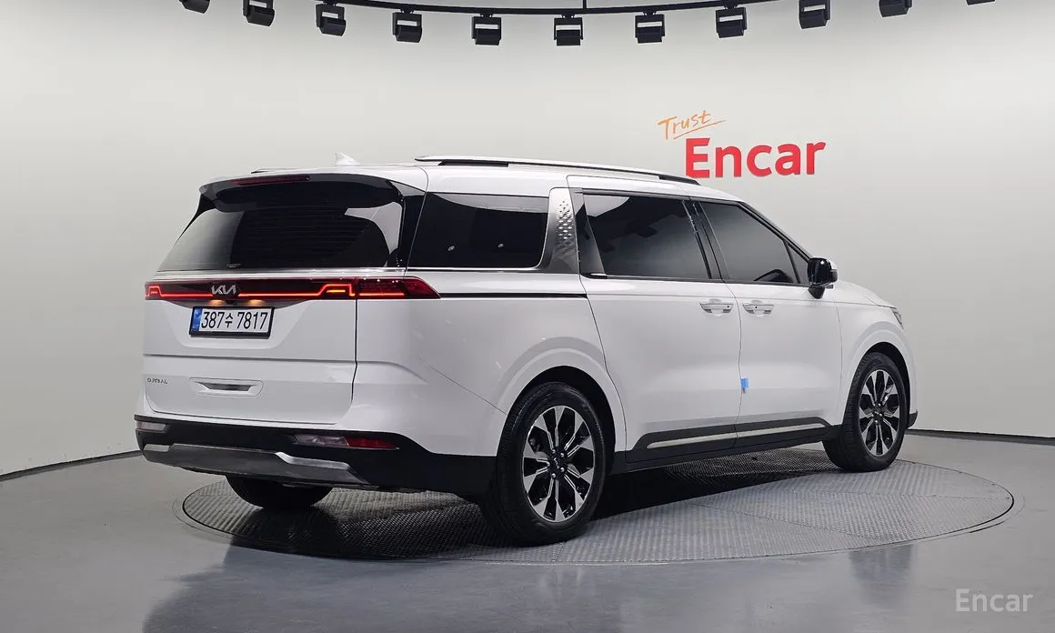 Фото 2 - Kia Carnival