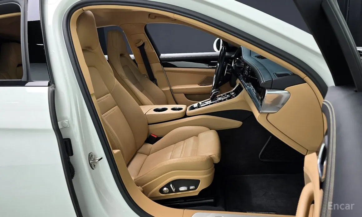 Фото 10 - Porsche Panamera
