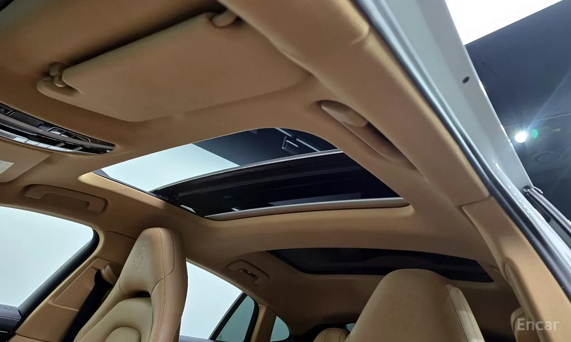 Фото 18 - Porsche Panamera