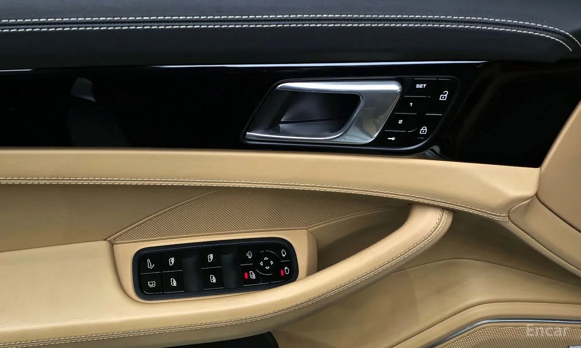 Фото 19 - Porsche Panamera