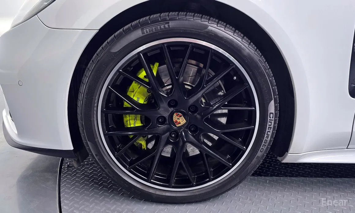 Фото 5 - Porsche Panamera