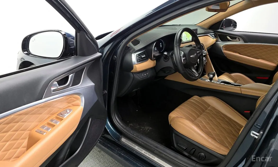 Фото 10 - Genesis G70