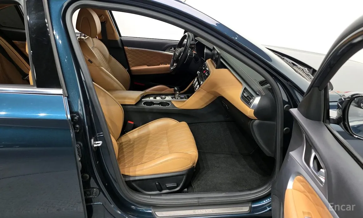 Фото 11 - Genesis G70