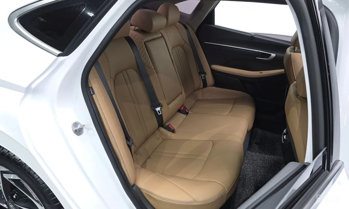 Фото 12 - Hyundai Sonata