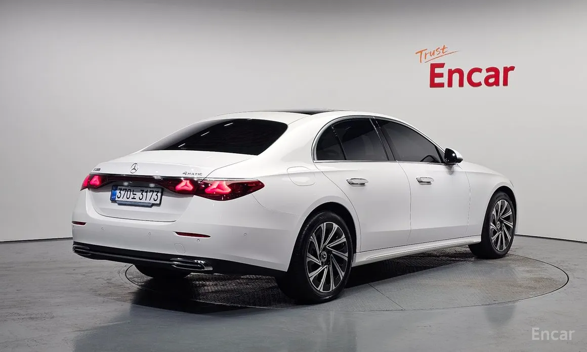 Фото 2 - Mercedes-Benz E-Class