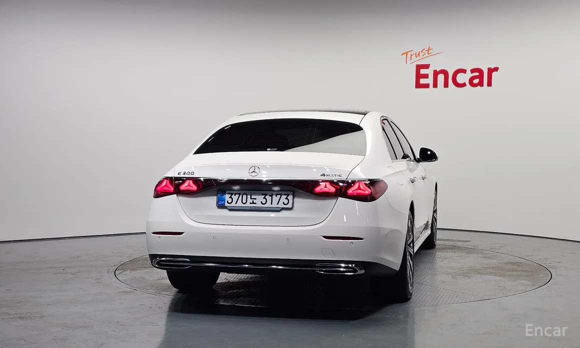 Фото 4 - Mercedes-Benz E-Class