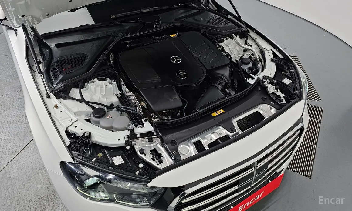 Фото 6 - Mercedes-Benz E-Class