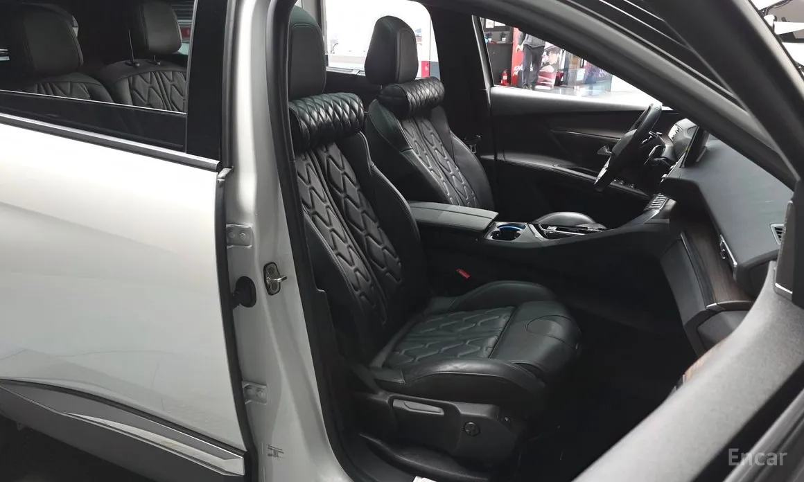 Фото 10 - Peugeot 5008