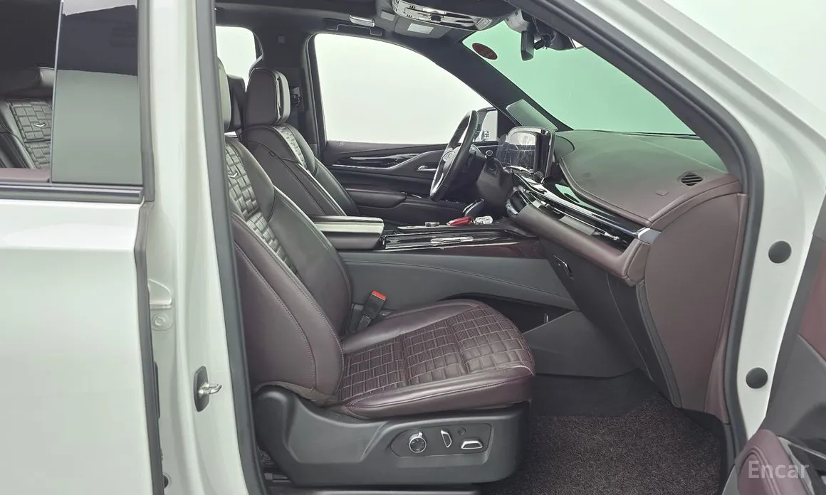 Фото 11 - Cadillac Escalade