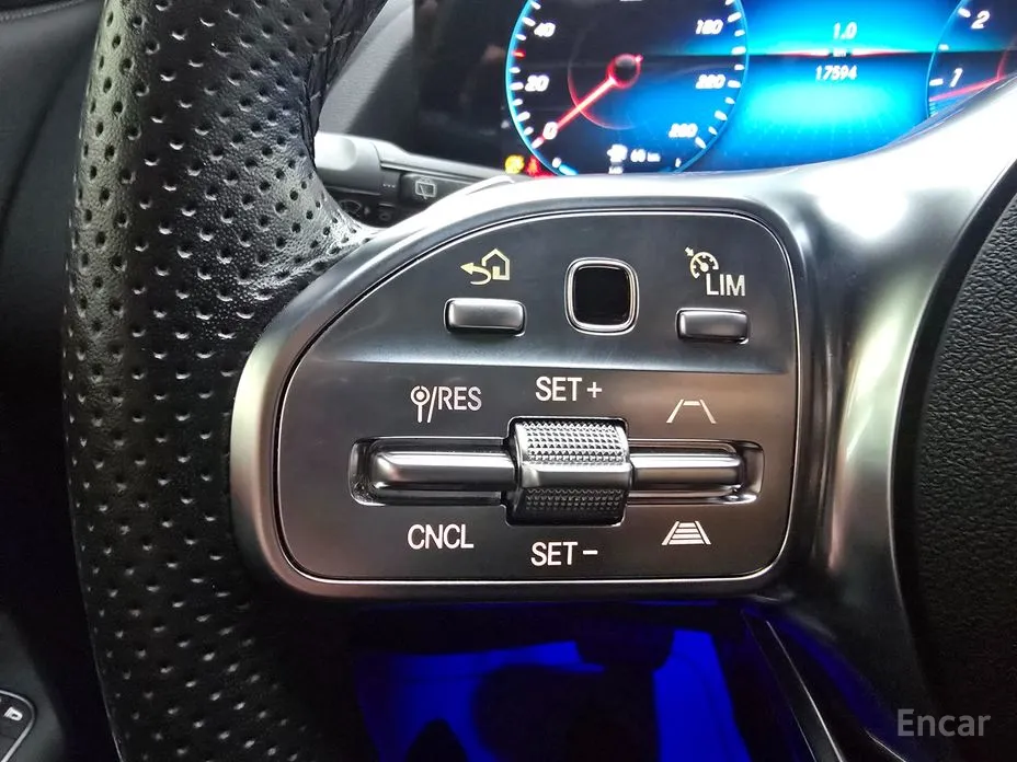 Фото 12 - Mercedes-Benz GLA-Class