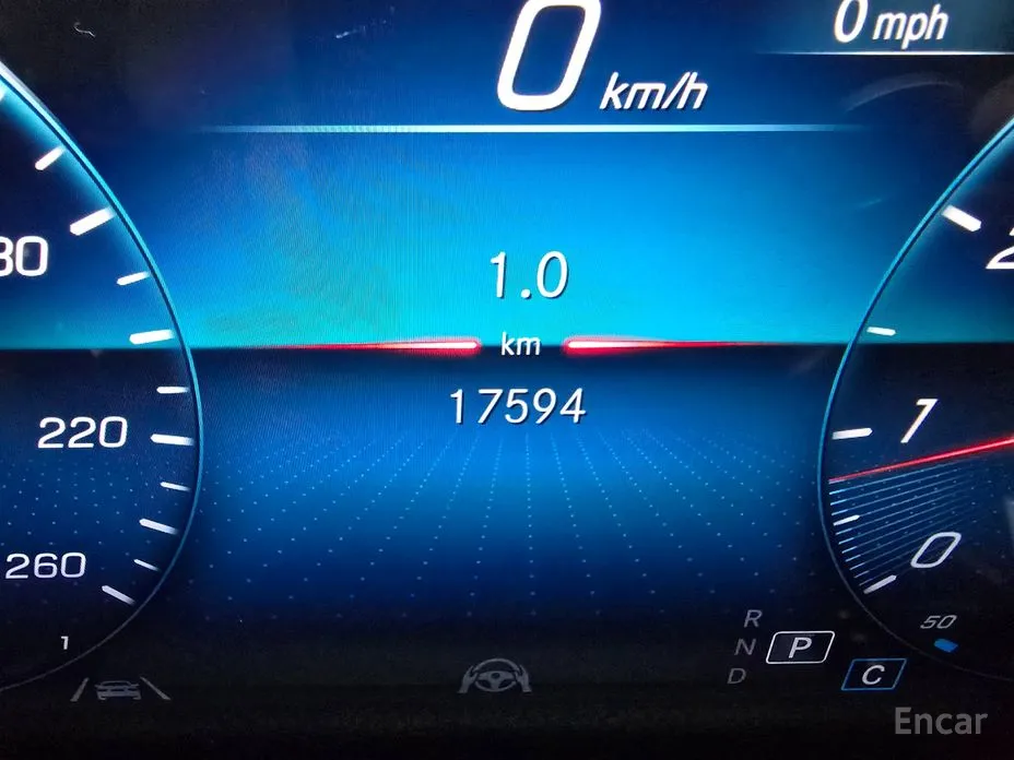 Фото 8 - Mercedes-Benz GLA-Class